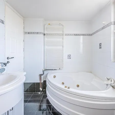 Feriehus Stunning In Corinthias *