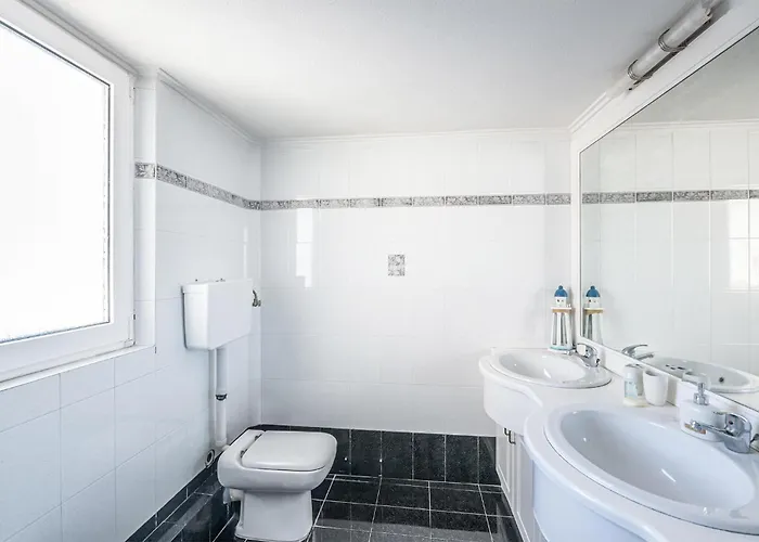 Stunning In Corinthias Lechaio