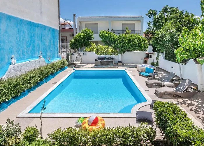 Stunning In Corinthias Lechaio